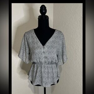 Sienna Sky Womens Top Size S Black White Animal Print Flutter Sleeve Blouse